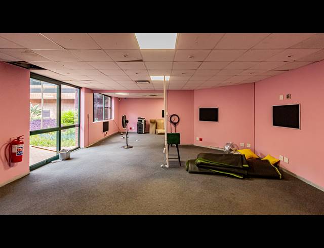 665M² OFFICE TO LET IN FERNDALE